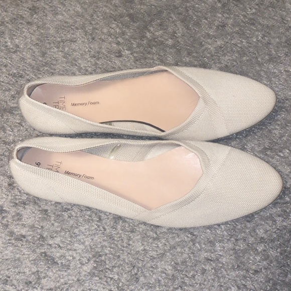 Time and Tru Women's Light Cream Loafers - Picture 4 of 4